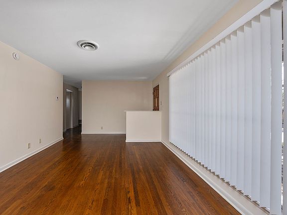 3rd image of 619 Coronet St