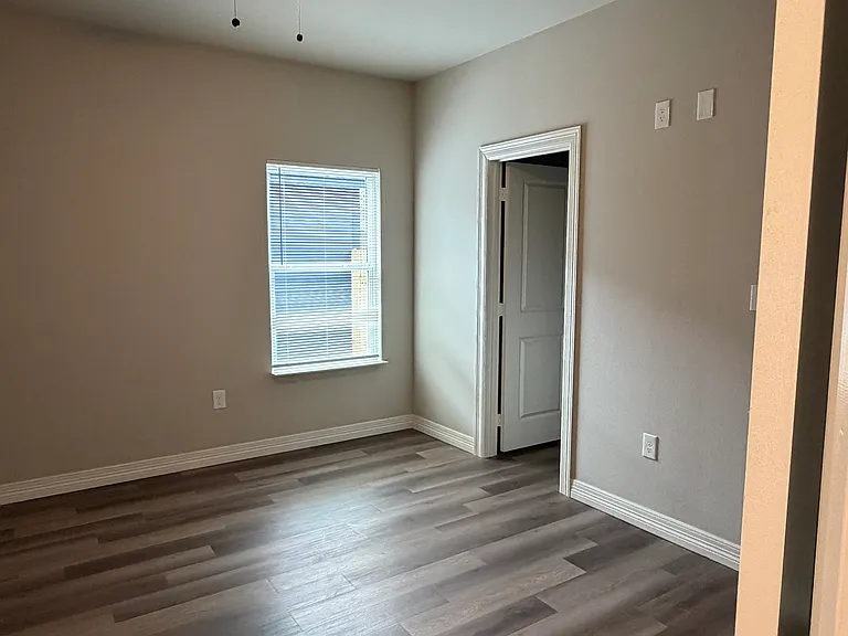 806 Walnut St — Photo 11