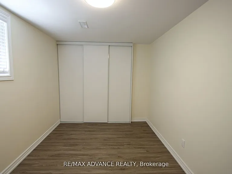 33 Carluke Cres #LOWER — Photo 23