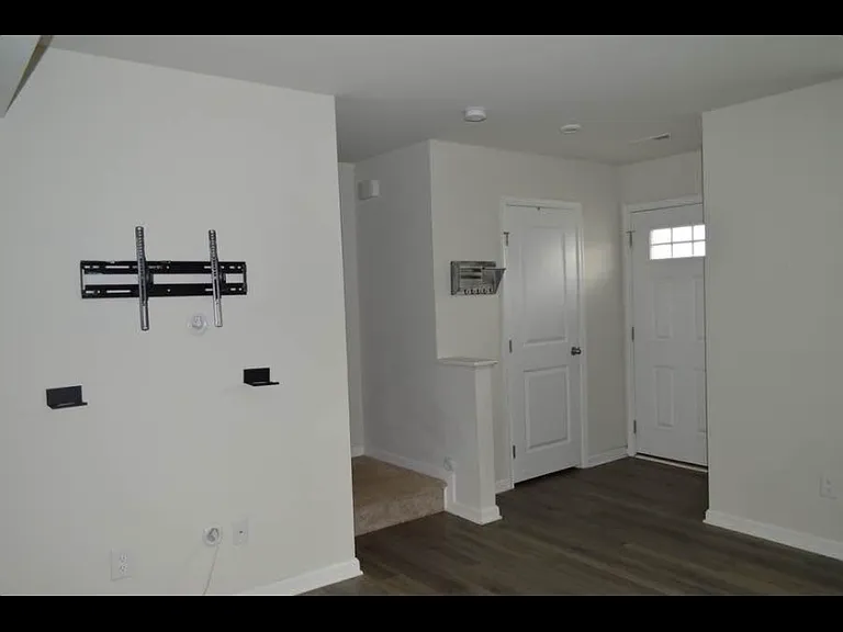 101 Forthside Way — Photo 8