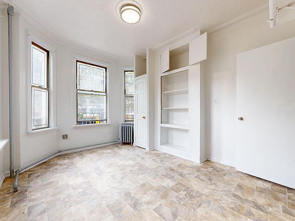 5th image of 3066 Webster Ave #1