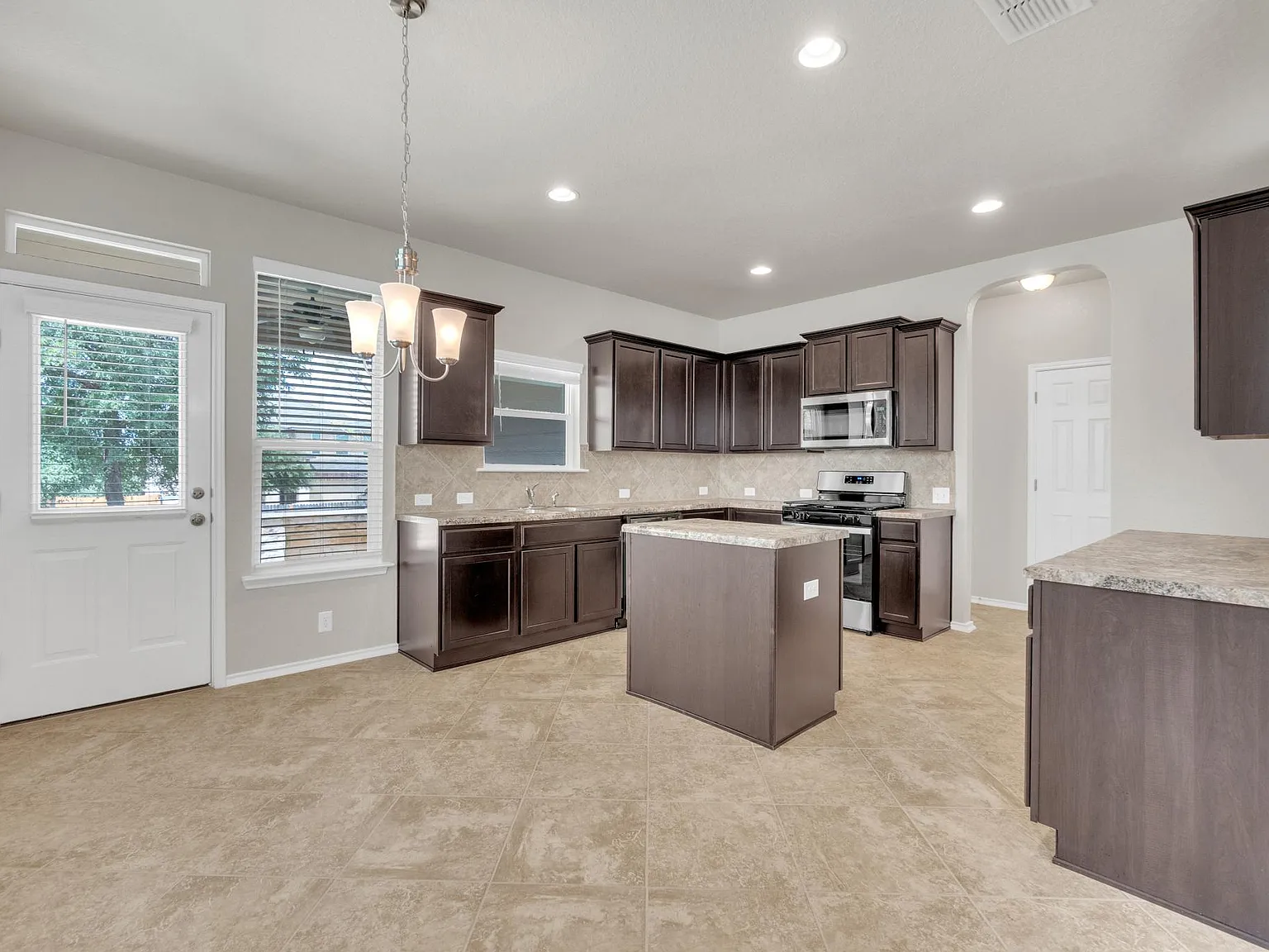 3 bed, 1612 sqft, $1,850 — Photo 4