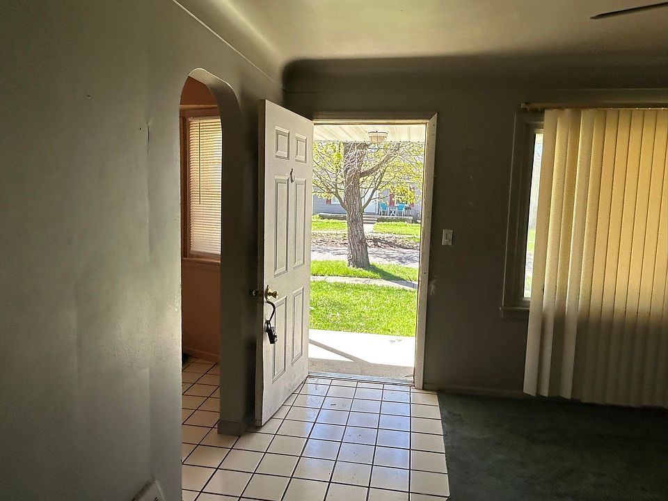 2nd image of 644 Crawford St