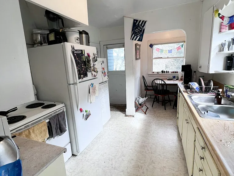4022 2nd Ave NE — Photo 4
