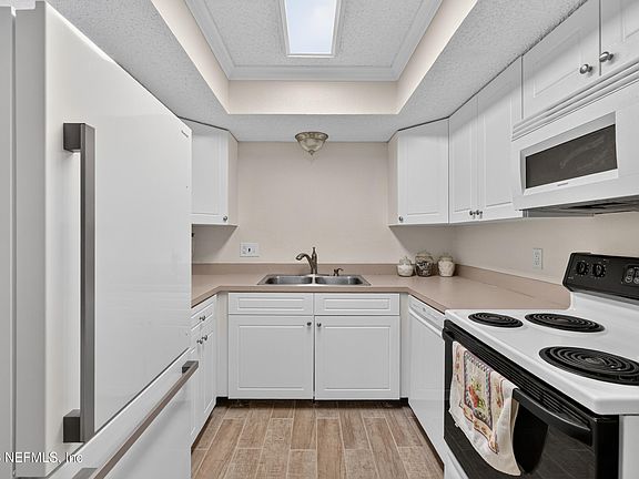 3rd image of 6515 LA MIRADA W #3