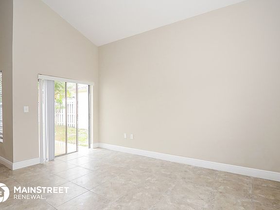 5th image of 18954 NW 63 Court Cir
