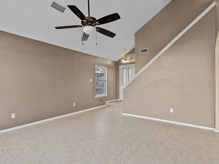 2313 Garrett Dr — Photo 7