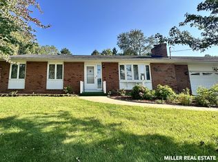 305 Center Ct, Nashville, MI