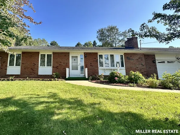 305 Center Ct, Nashville, MI 49073