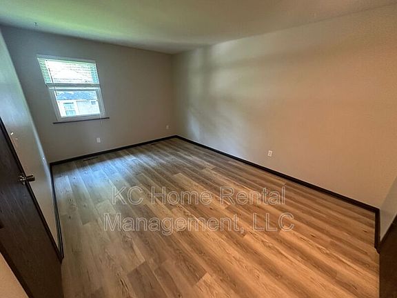 5th image of 104 NE Forest Ave APT A