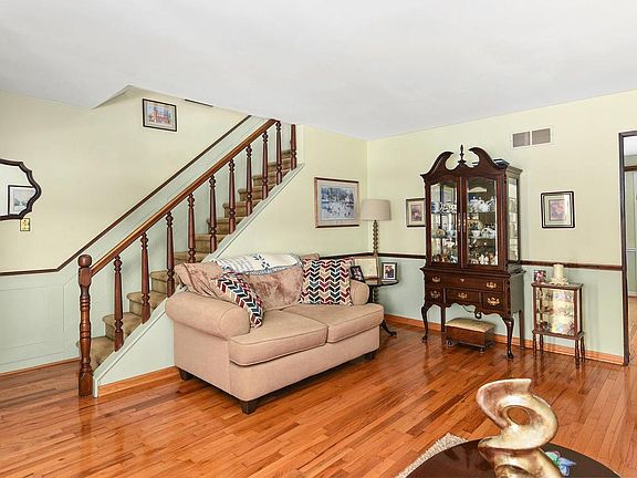 2nd image of 1106 Gray Ct