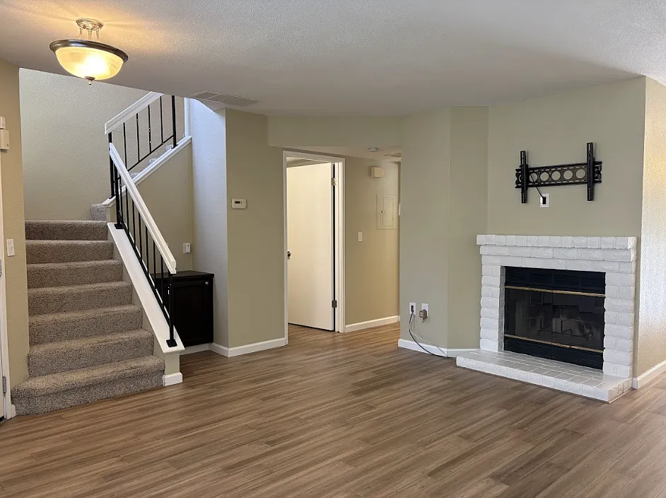 2 bed, 2.5 bath, 1251 sqft, $3,000 — Photo 4