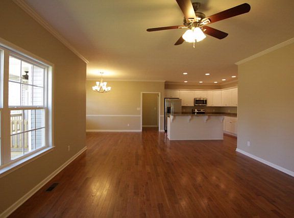 5th image of 73 Trailwood Ave