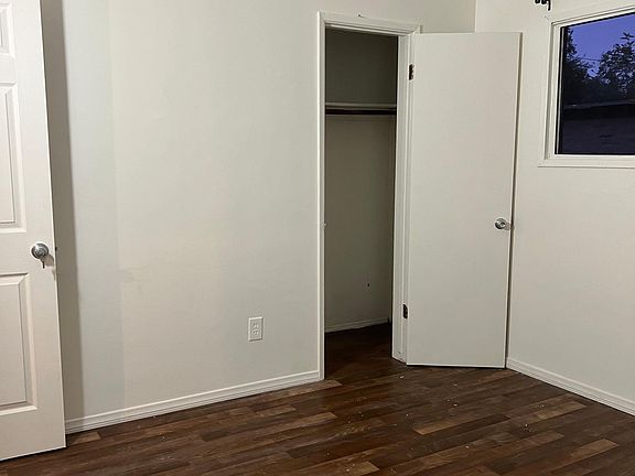 4th image of 884 E Phillips Blvd