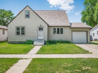 350 9th St S, Bird Island, MN 55310