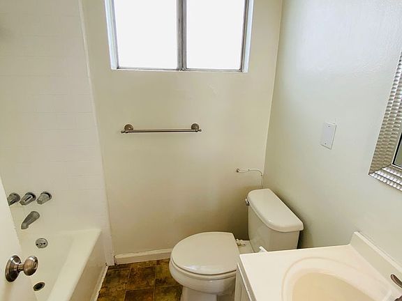 3rd image of 636 N St Andrews Pl APT 2