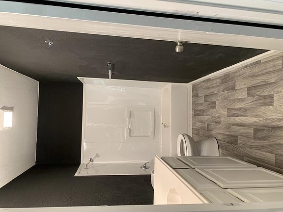 5th image of 225 N Elm St