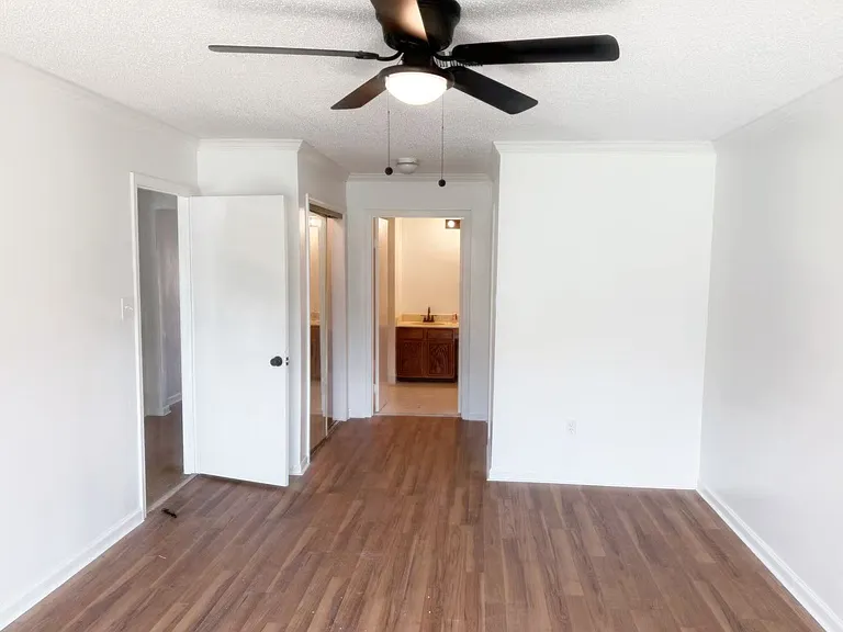 110 Charles Dr — Photo 4