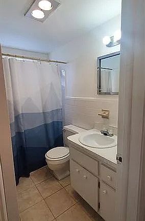 3rd image of 2111 NE 42nd Ct APT 1-100