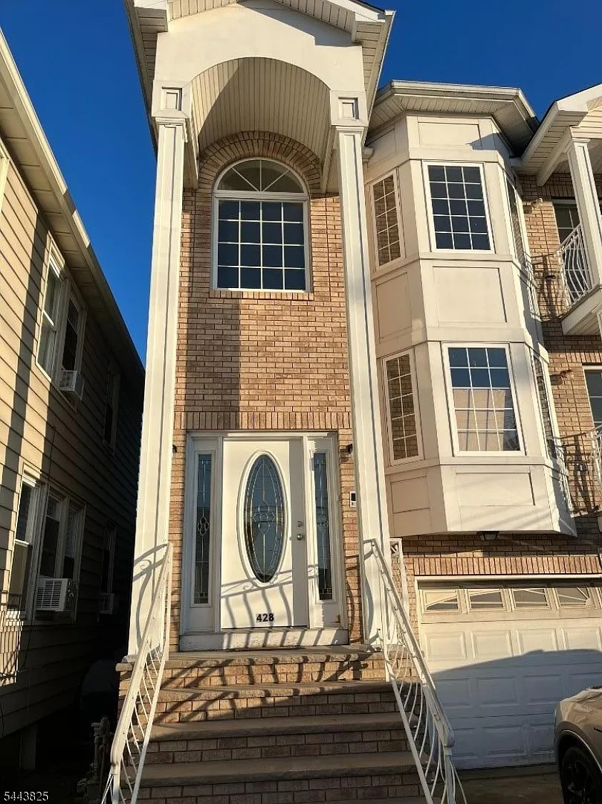 3 bed, 2.0 bath, $2,800 — Photo 1