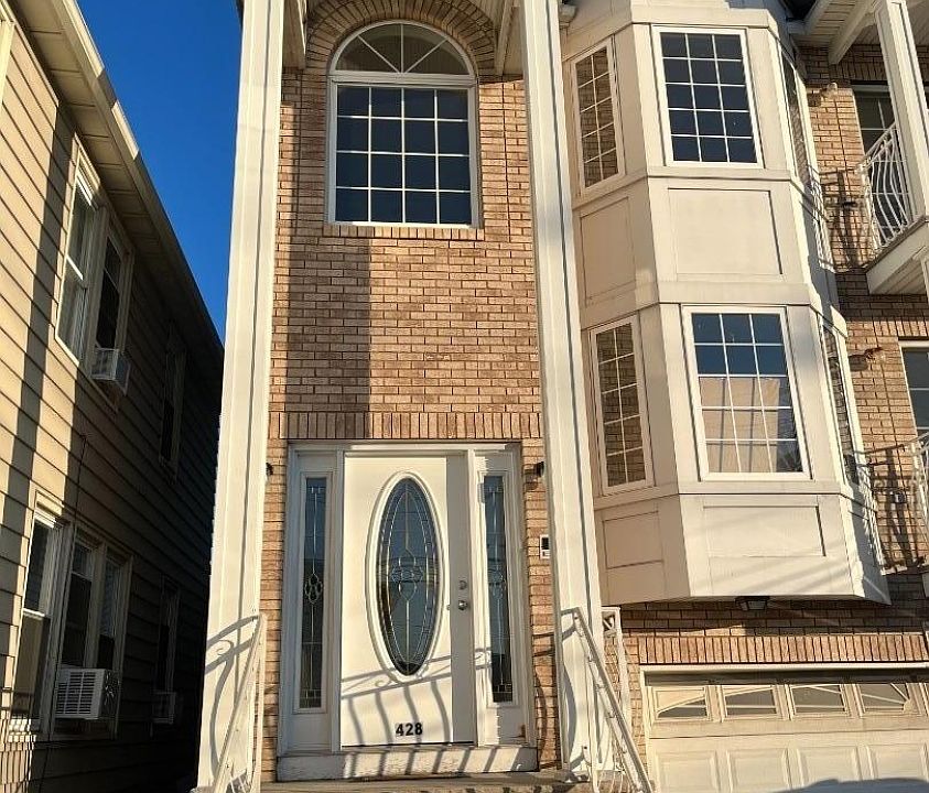1st image of 428 S 5th St