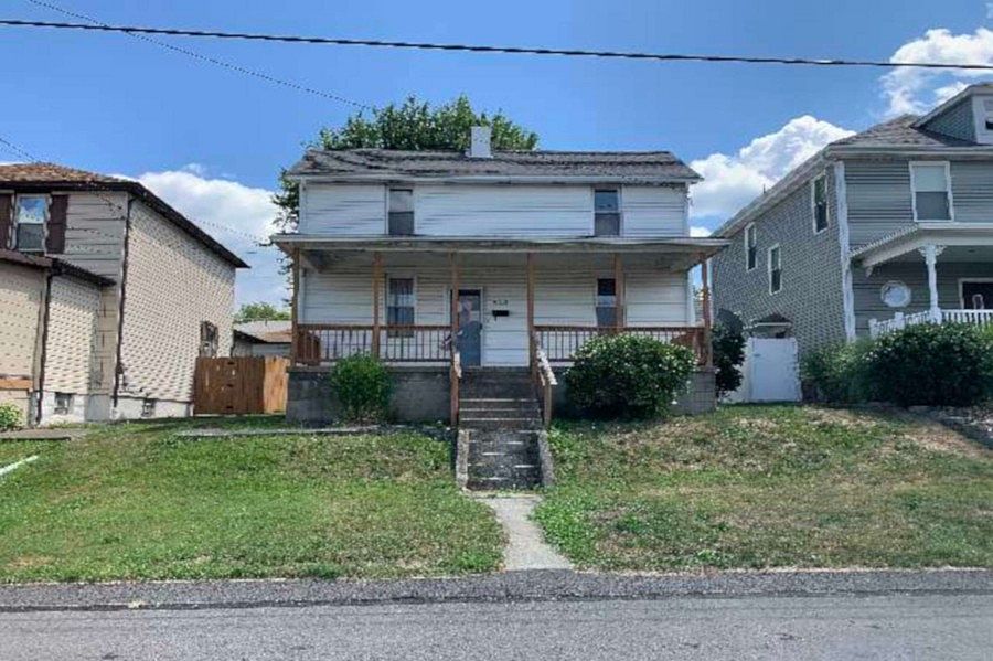 1st image of 913 Woodlawn