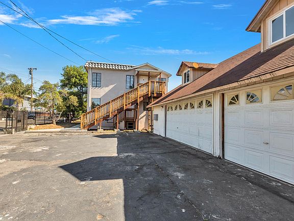 5th image of 2782 Fairfield St