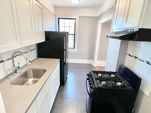 2nd image of 27 N Harrison St #503