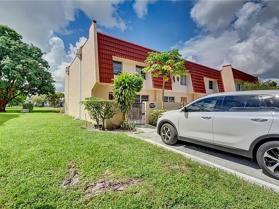 Home For Sale In Inverrary