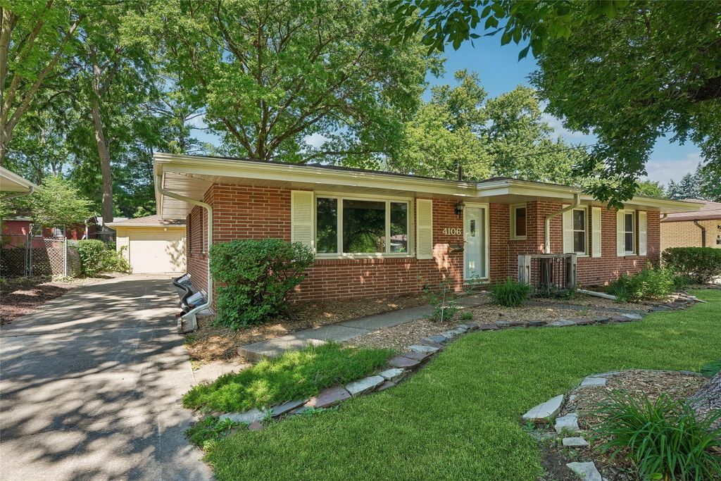 4106 43rd St, Des Moines, IA - View 2