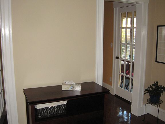TV Stand, living (TV available)