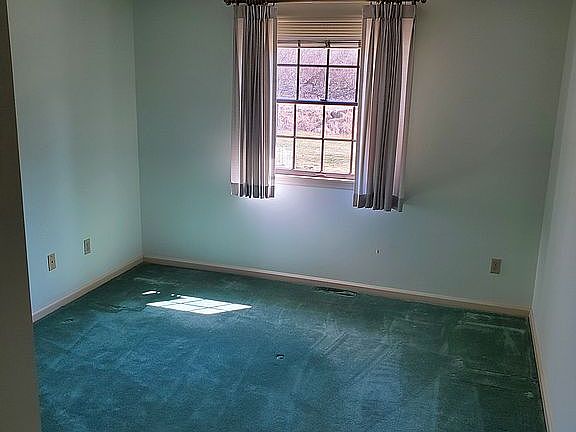 5th image of 123 Woodside Ln