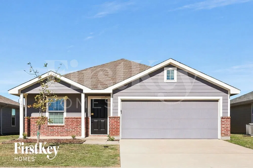 4 bed, 2.0 bath, 1695 sqft, $1,940 — Photo 1