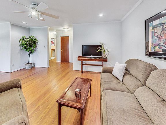 5th image of 2123 Parkview Ct