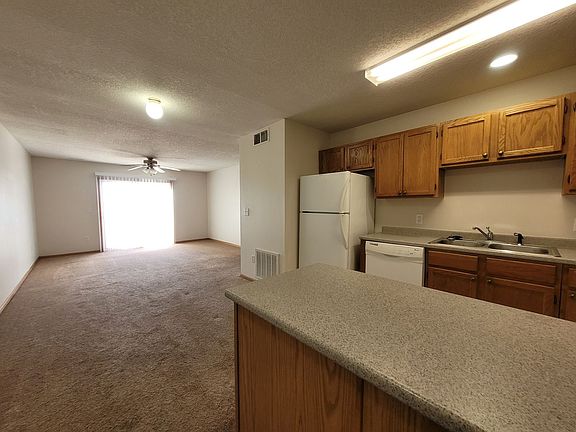 2nd image of 906 Washington Ave SE #108