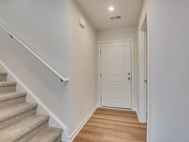 208 Barracks Rd — Photo 10