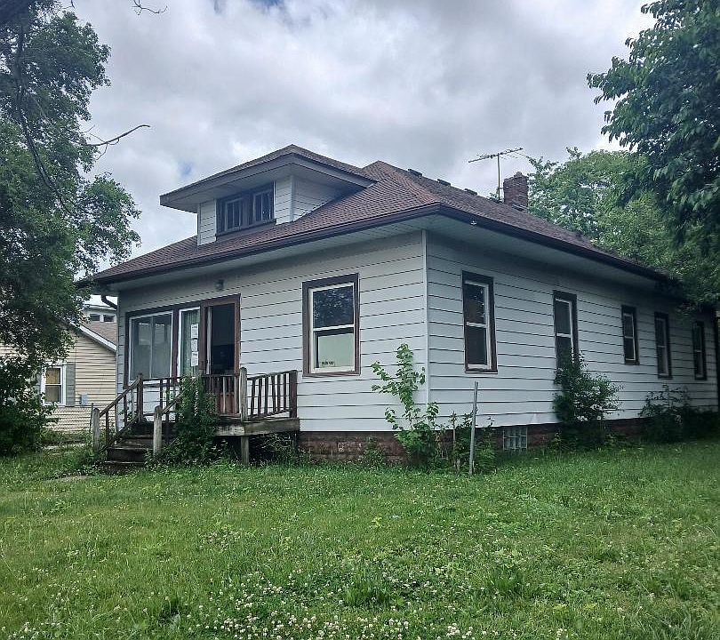1st image of 3327 Commercial Ave