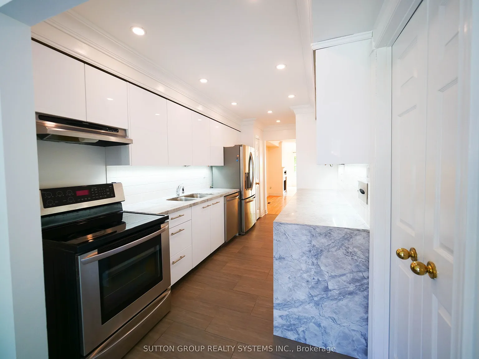 3 bed, $8,500 — Photo 2