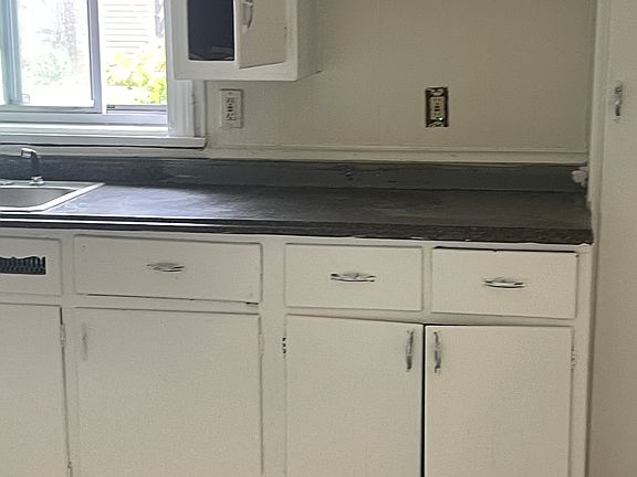 4th image of 268 Moselle St #1