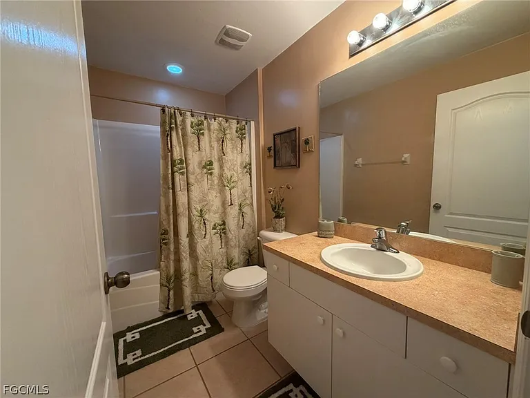 3732 NE 12th Pl — Photo 36