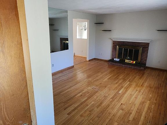 5th image of 21 Brookview Avenue