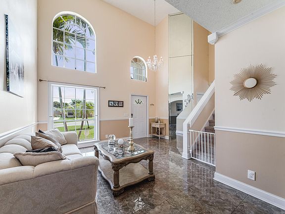 3rd image of 64 King Fisher Way