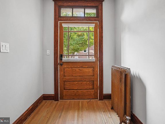 4th image of 626 D St NE