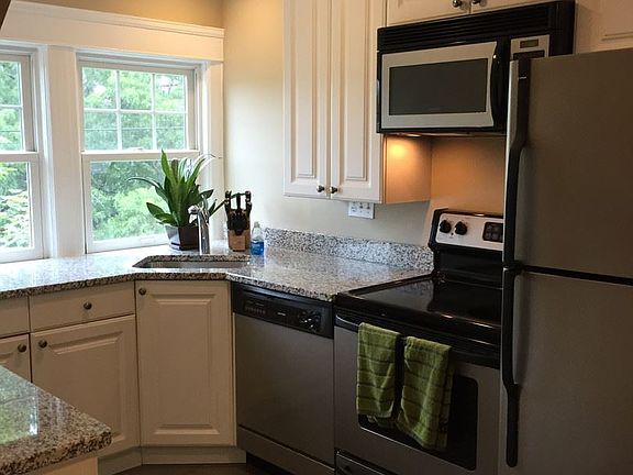3rd image of 108-110 Cole Ave #3