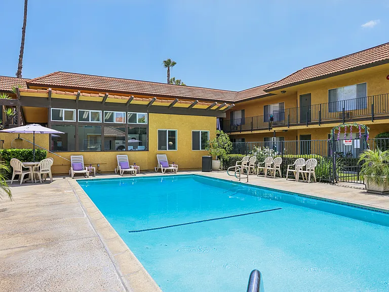 Casa Moreno Apartments — Photo 10
