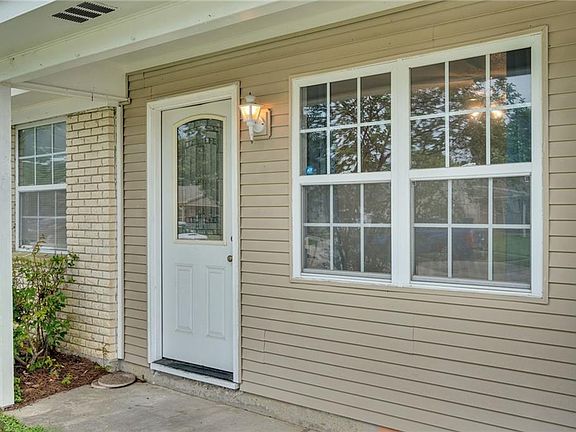 3rd image of 3635 Meadowdale Dr