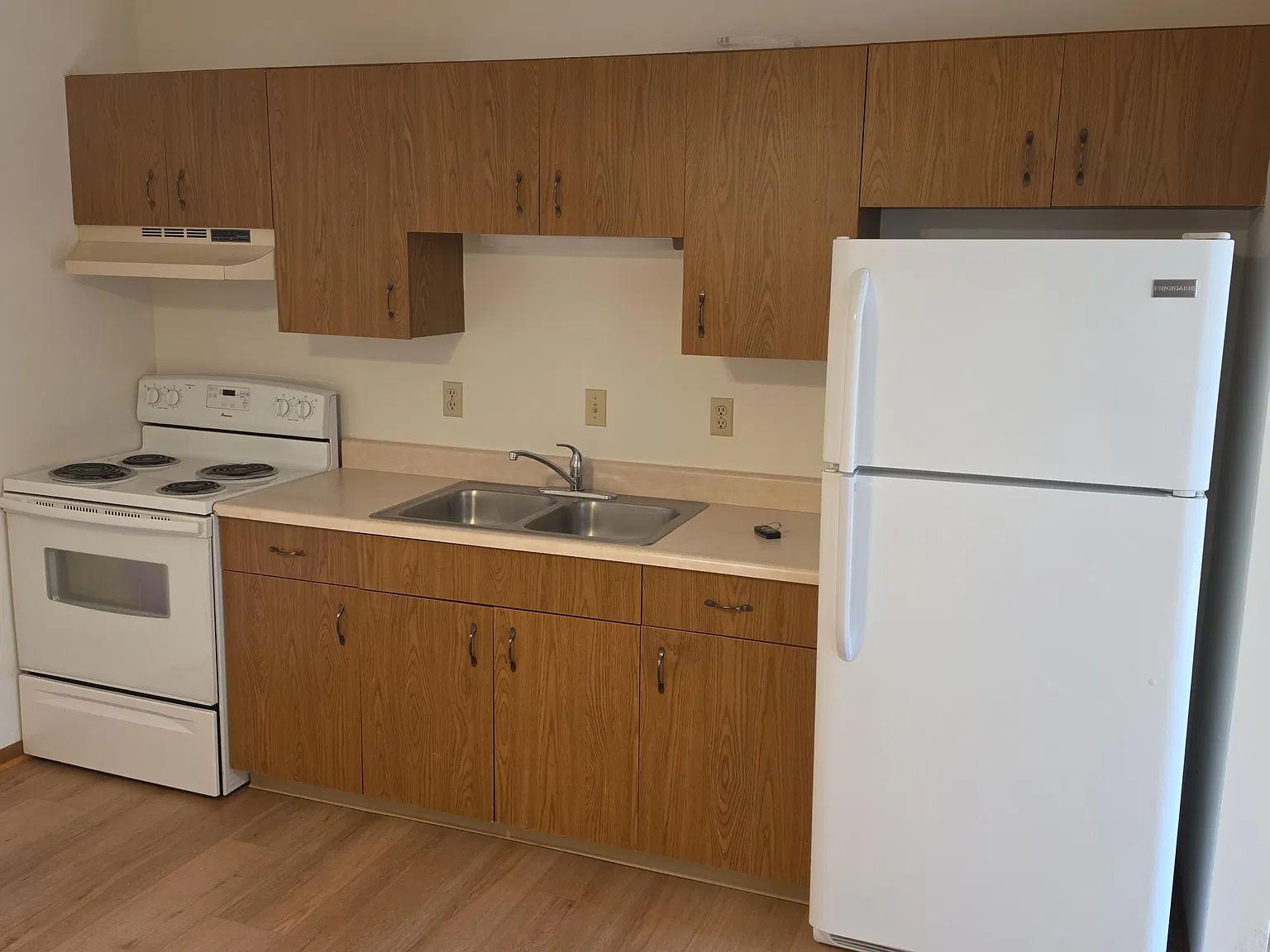 2 bed, 900 sqft, $1,300 — Photo 2