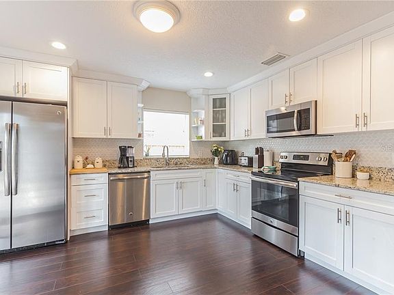 3rd image of 13313 Kearney Way