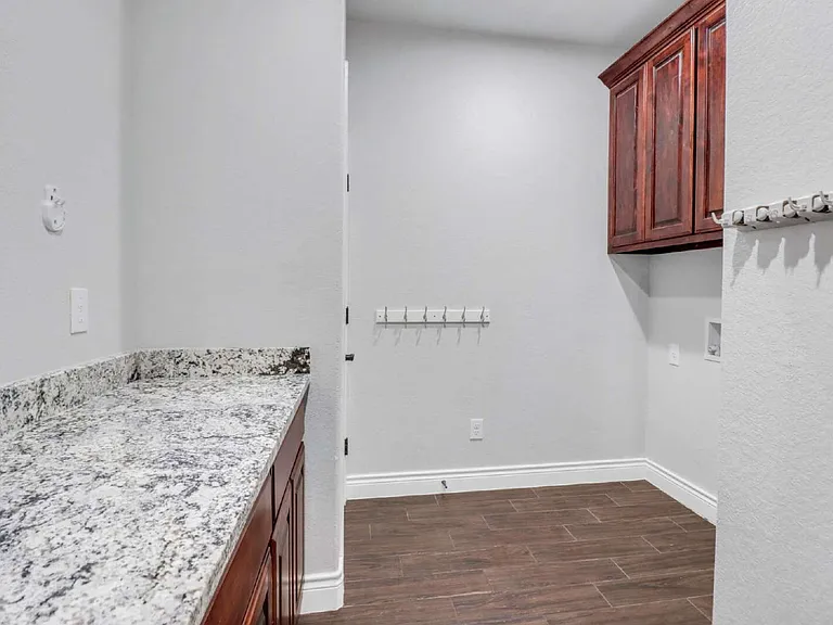 380 Abrego Lake Dr — Photo 28