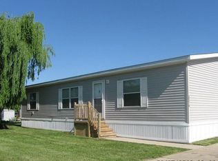 25216 Balfour St, Woodhaven, MI 48183